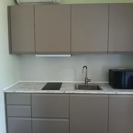 Motel Linate Home Suite Aparthotel With Onsite Secure Parking And 10 Minutes By Walk From-To Airport - Con Parcheggio Sorvegliato In Loco E A 10 Minuti A Piedi Da E Per Aeroporto Di Linate Metro Blu M4 *