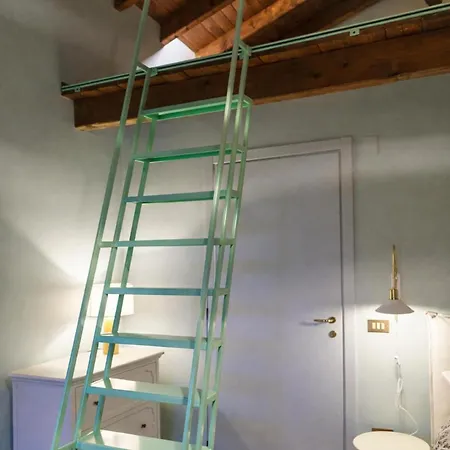 Navigli House-private Garden -quiet Oasis-sleeps 5