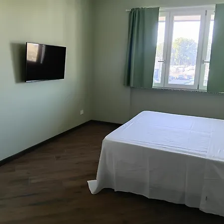 Motel Linate Home Suite Aparthotel With Onsite Secure Parking And 10 Minutes By Walk From-To Airport - Con Parcheggio Sorvegliato In Loco E A 10 Minuti A Piedi Da E Per Aeroporto Di Linate Metro Blu M4 *