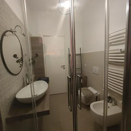 Casa de hóspedes Private Bedroom, Bathroom, And Terrace, Metro, No Kitchen *