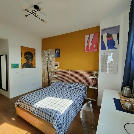 Casa de hóspedes Private Bedroom, Bathroom, And Terrace, Metro, No Kitchen *