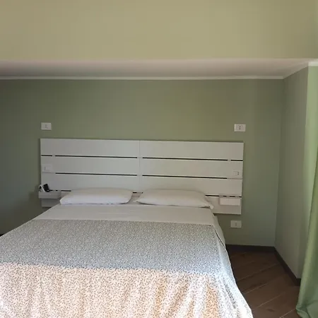 Motel Linate Home Suite Aparthotel With Onsite Secure Parking And 10 Minutes By Walk From-To Airport - Con Parcheggio Sorvegliato In Loco E A 10 Minuti A Piedi Da E Per Aeroporto Di Linate Metro Blu M4 *