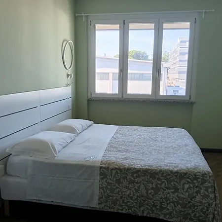 Linate Home Suite Aparthotel With Onsite Secure Parking And 10 Minutes By Walk From-To Airport - Con Parcheggio Sorvegliato In Loco E A 10 Minuti A Piedi Da E Per Aeroporto Di Linate Metro Blu M4