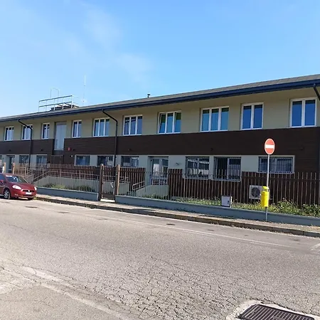 Linate Home Suite Aparthotel With Onsite Secure Parking And 10 Minutes By Walk From-To Airport - Con Parcheggio Sorvegliato In Loco E A 10 Minuti A Piedi Da E Per Aeroporto Di Linate Metro Blu M4 Motel Milan