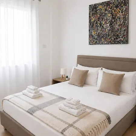 - Two-bedroom Near Duomo * ميلان