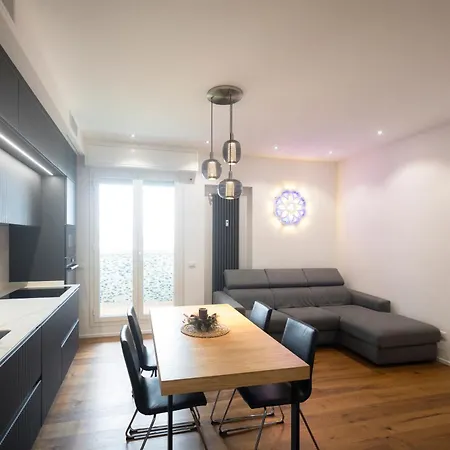 Апартаменты Elegant Designer In The Monumental Area *