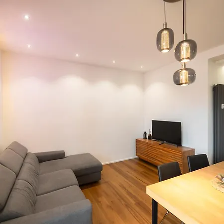 Elegant Designer In The Monumental Area *