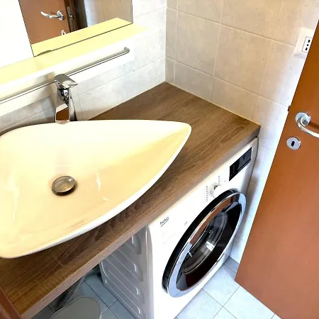شقة Beautiful View - Bright And Comfortable ميلان