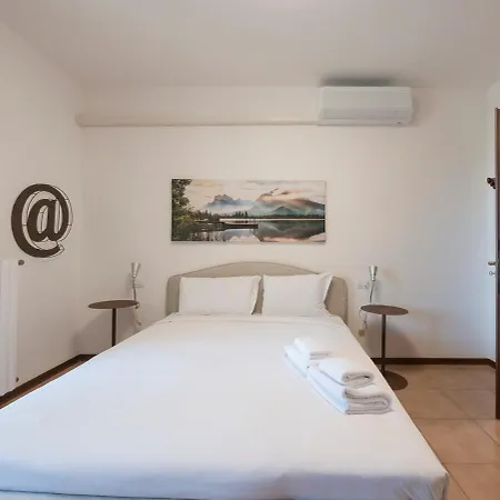 Xenia - 4 In Via Cassano 14 Apartman *