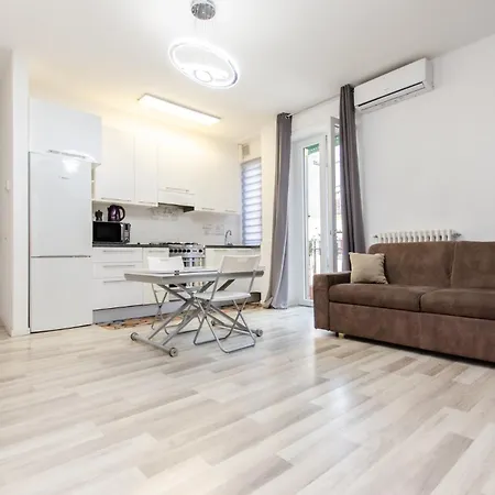 Lugano S&s Home, Moderna E Tranquilla, Vicino Al Centro Di Milano, Con Parcheggio Gratuito Esterno Milão