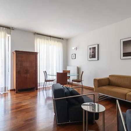 Salasco 40 - Trilocale In Porta Romana Con Garage Apartman *