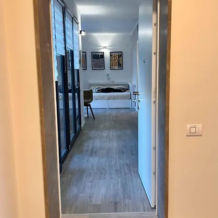 Casa Tirana 24 - A 15 Minuti Dal Centro Di - Collegamento Diretto Con Aeroporto Di Linate Appartamento *