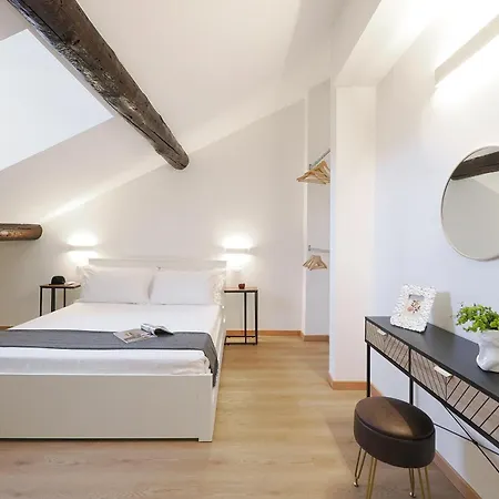 Contempora - Charming Mansarda - Porta Venezia & Buenos Aires Appartement *