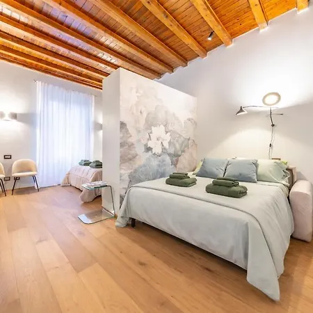 شقة Downtown Luxury Sleeps 4, Crocetta, 8 Min From The Duomo