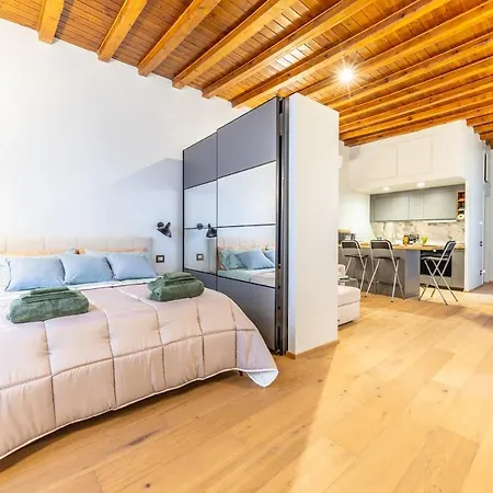 Downtown Luxury Sleeps 4, Crocetta, 8 Min From The Duomo