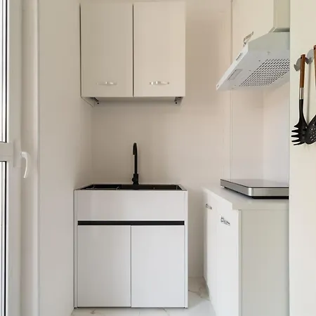 Guesthost - Cozy With Terrace Dergano Apartamento