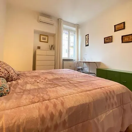 Cozy Flat Nearby Porta Venezia Milão