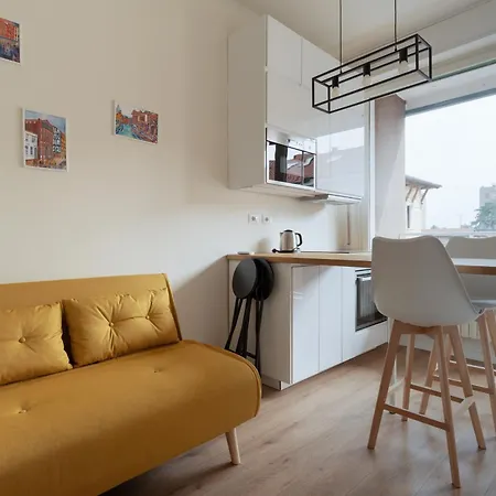 Guesthost - Cozy Balcony Flat Affori Mm3