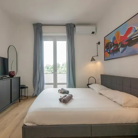 Xenia - 2 In Via Codogno 1 *