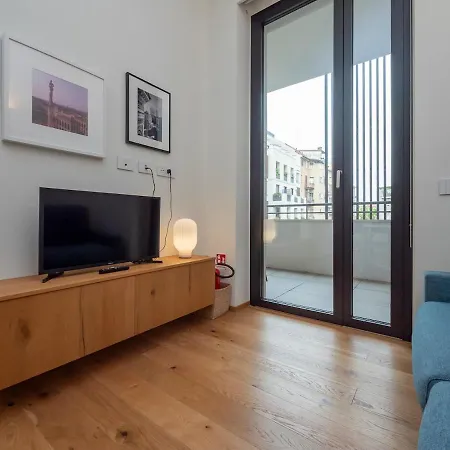 Xenia - 2-room In Via Cecchi 18 * Μιλάνο