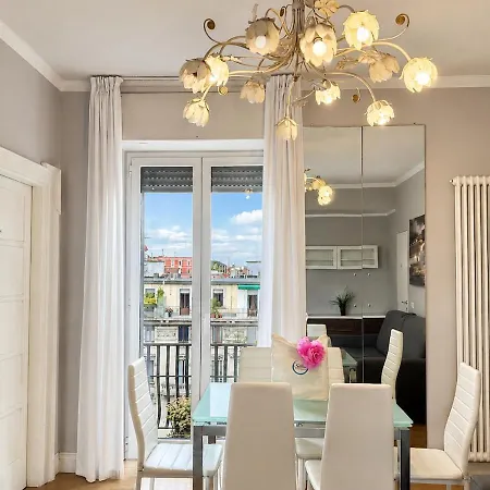 Two Bedroom With Views In Porta Venezia Milão