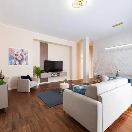 Spacious And Modern 3 Bedroom 2 Bathroom