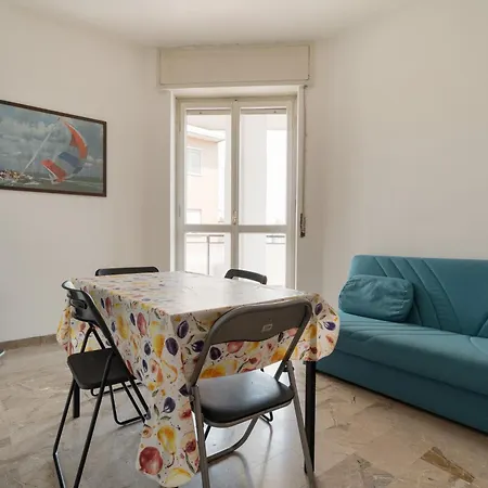 Appartamento Guesthost - Comfy Balcony Flat Steps From Navigli *