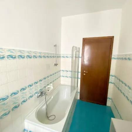 10 Minutes From The Cathedral- Metro 100 Meters Away *