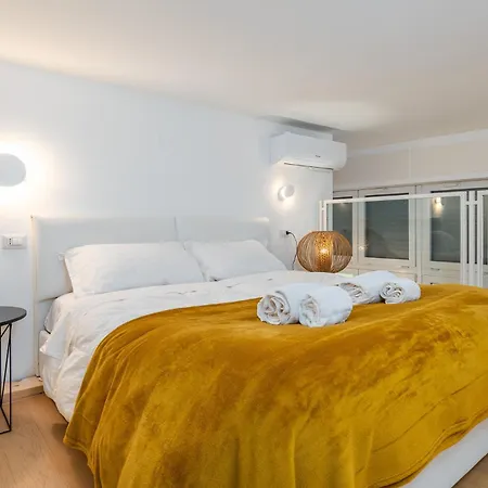 Loft Design With Mezzanine Near Metro Διαμέρισμα
