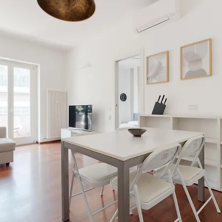 Guesthost - Bright Balcony Flat X4 Gioia Mm2 ميلان