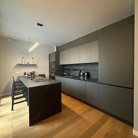 Stylish Modern 2-bedroom In Apartament