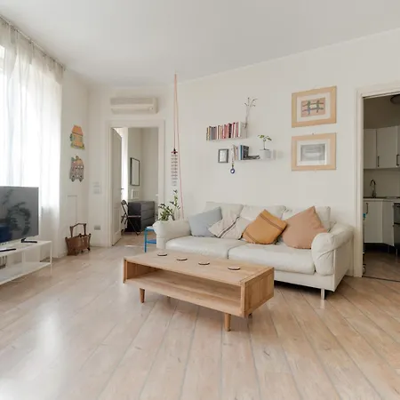 Guesthost - Cozy Balcony Flat X2 Porta Garibaldi Apartamento