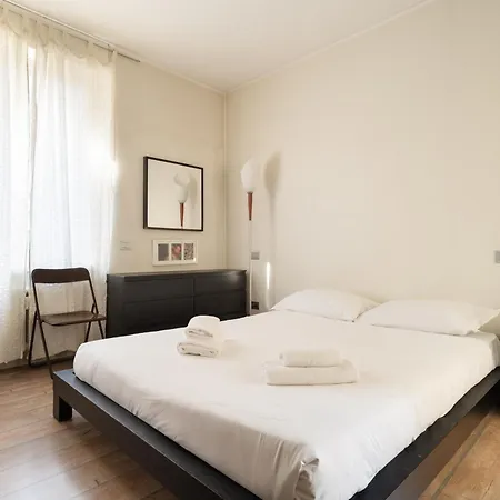 Apartamento Guesthost - Cozy Balcony Flat X2 Porta Garibaldi