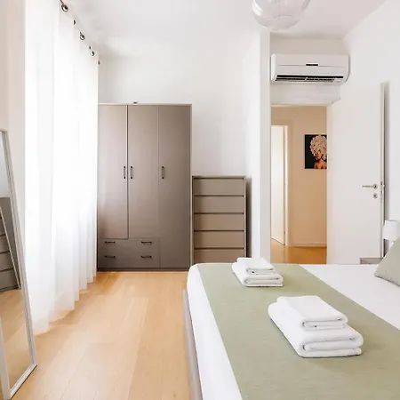 - Two-bedroom Near Duomo شقة