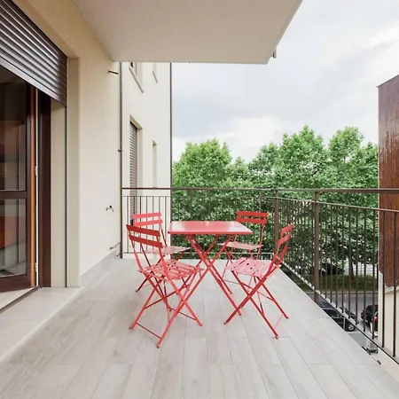 Апартаменты Modern Stylish With Garage Near Fiera *
