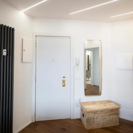 Апартаменты Elegant Designer In The Monumental Area