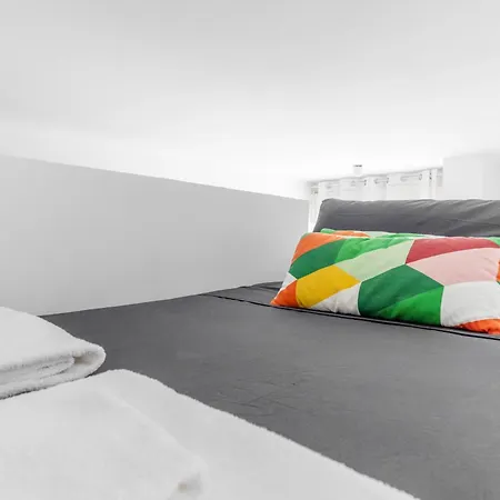 Loft Moderno - Metro M1 - Duomo 15 Min Apartament *