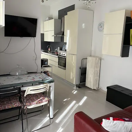 شقة Bilo Con Terrazzo Certosa 34