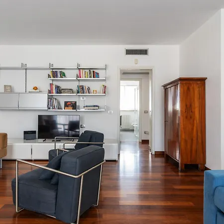 Salasco 40 - Trilocale In Porta Romana Con Garage Apartman *