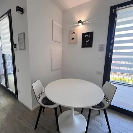 Casa Tirana 24 - A 15 Minuti Dal Centro Di - Collegamento Diretto Con Aeroporto Di Linate *