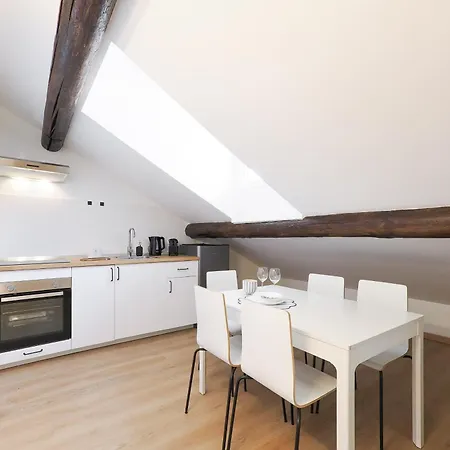 Contempora - Charming Mansarda - Porta Venezia & Buenos Aires *