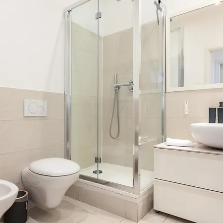 Design District Elegant Duomo Apartman *