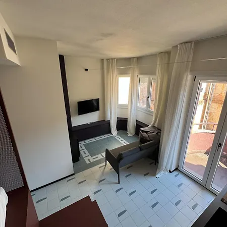 Moderno Monolocale Con Balcone E Parcheggio 204 Milan