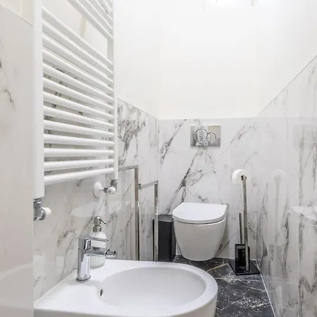 شقة Downtown Luxury Sleeps 4, Crocetta, 8 Min From The Duomo ميلان