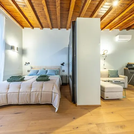 Downtown Luxury Sleeps 4, Crocetta, 8 Min From The Duomo شقة