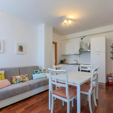 Xenia - 2 In Via Santander 20 Milaan