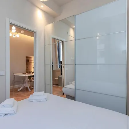 Apartman Xenia - 2 In Via Teodosio 60 *