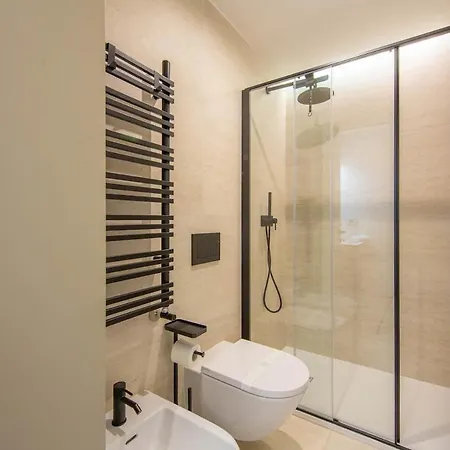 Luxury In The Center 1bedroom With Ac And Balcony Lägenhet
