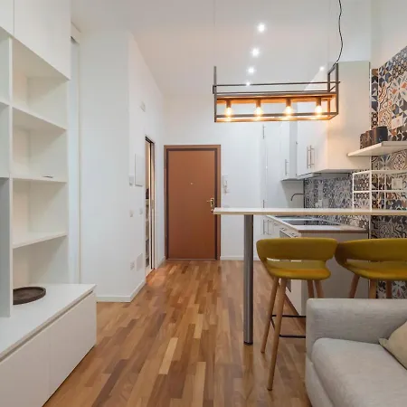 Xenia - 2rooms In Via Ampere 102 *