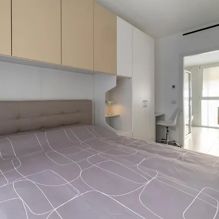 Urban Private Garden & 2 Min Station Apartamento Milão